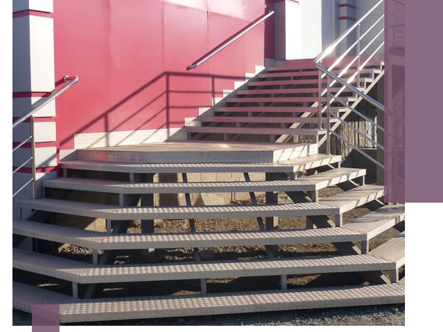 Лестницы для магазина в Вятских Поляне — изготовление и монтаж