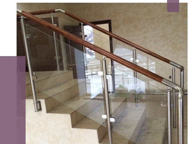 Комбинированные перила из металла и дерева в Вятских Поляне