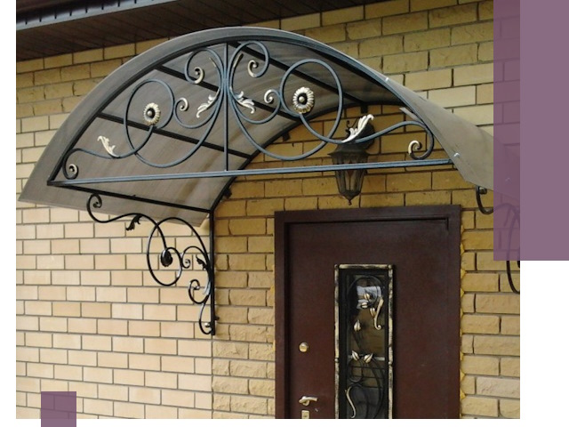 Изготовление козырьков из металла под ключ в Вятских Поляне