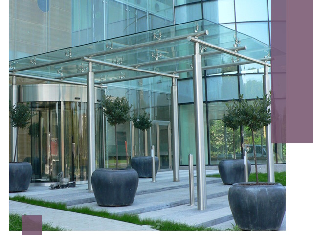 Навесы из стекла на заказ в Вятских Поляне — монтаж и установка