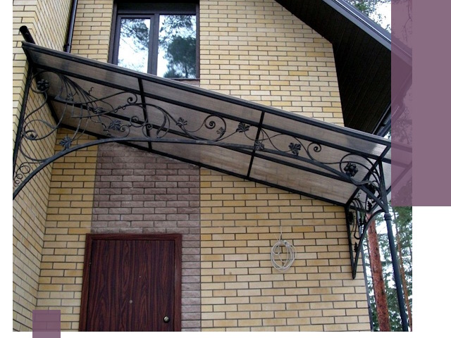 Односкатные козырьки из металла под ключ в Вятских Поляне