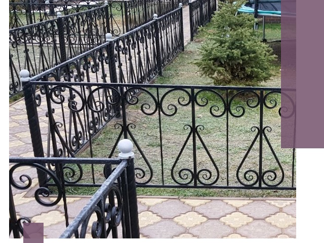Кованые газонные ограждения под ключ в Вятских Поляне